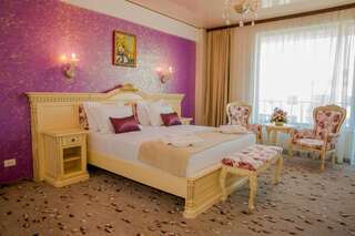 Отель Almar Luxury Мамайя Норд – Нэводари Двухместный номер с 1 кроватью и видом на бассейн-1
